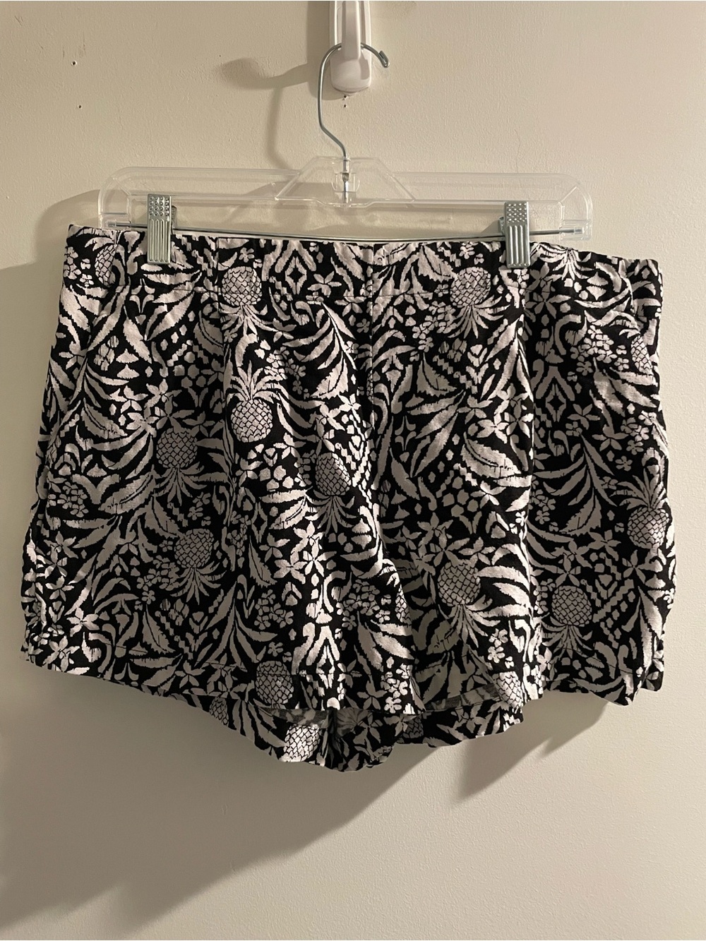 Loft 100% linen pineapple print shorts L